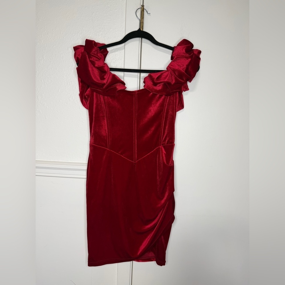 Luxxel Red Velvet Off-Shoulder Mini Dress size M new without tag - Picture 3 of 7